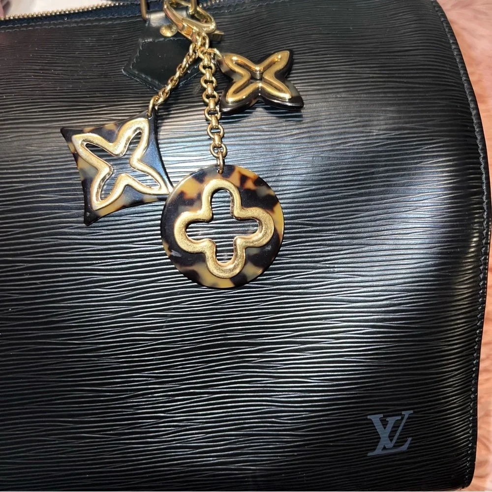 LOUIS VUITTON Gold Insolence Tortoise Shell Gold-tone Key Chain/Bag Charm - Picture 4 of 5